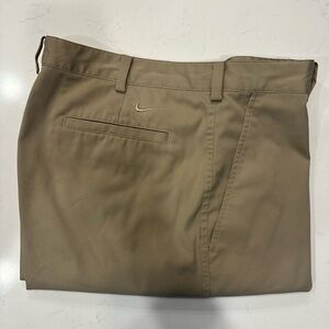 Men’s Nike Golf Dri-Fit 21” Khaki Shorts, size 34.